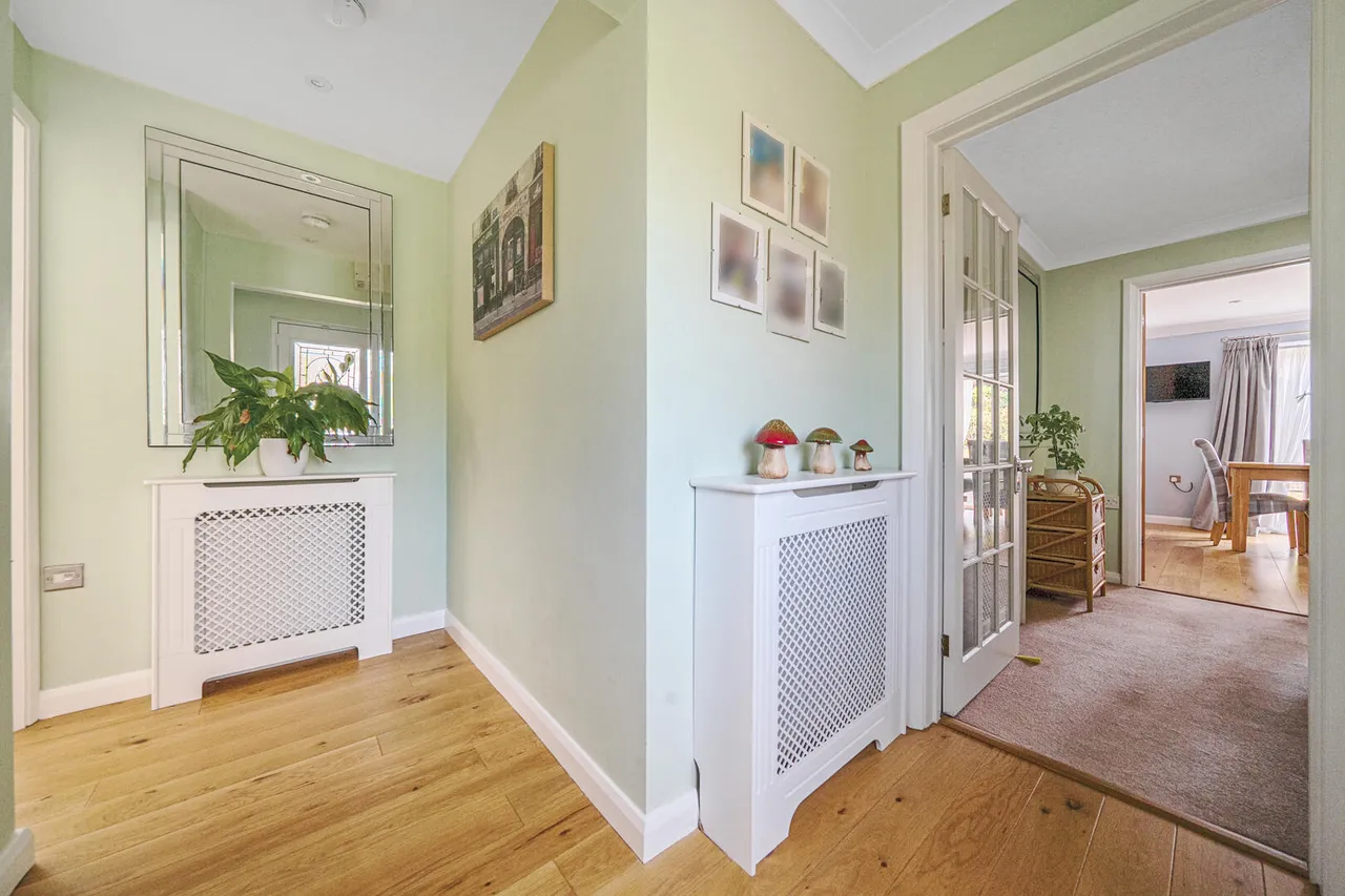 Walden Lodge Close, Devizes, SN10, photo 18