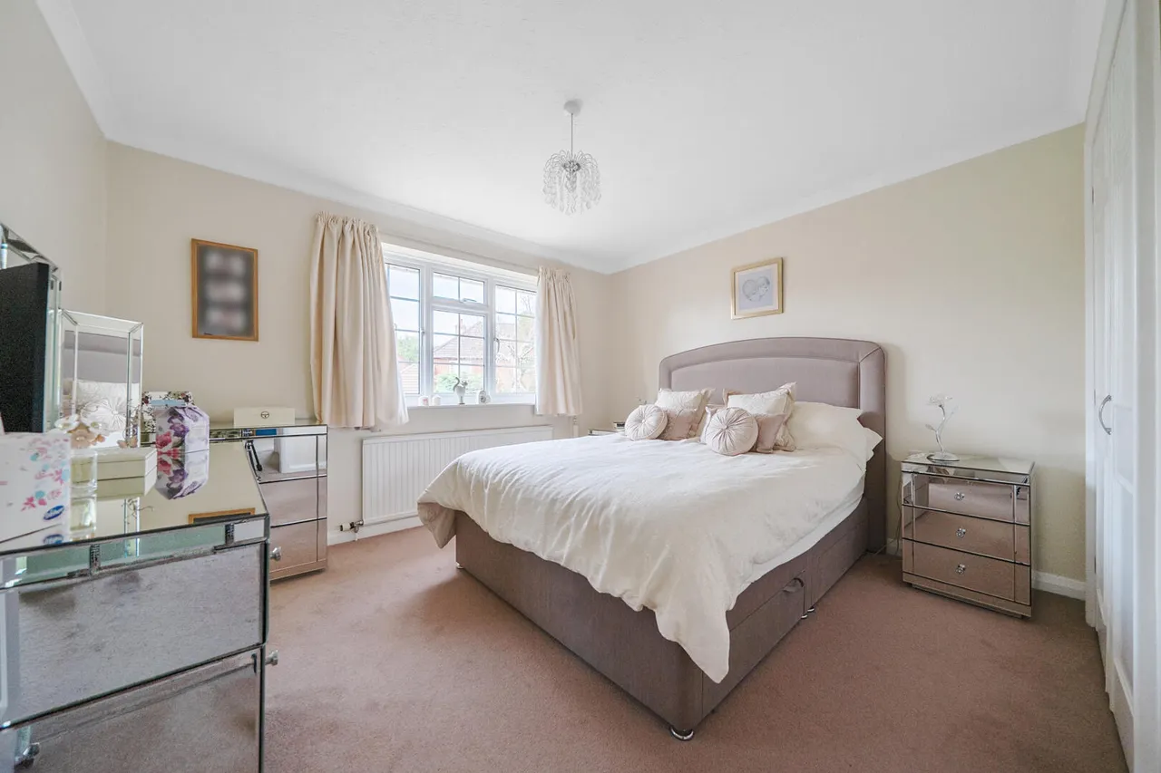 Walden Lodge Close, Devizes, SN10, photo 16