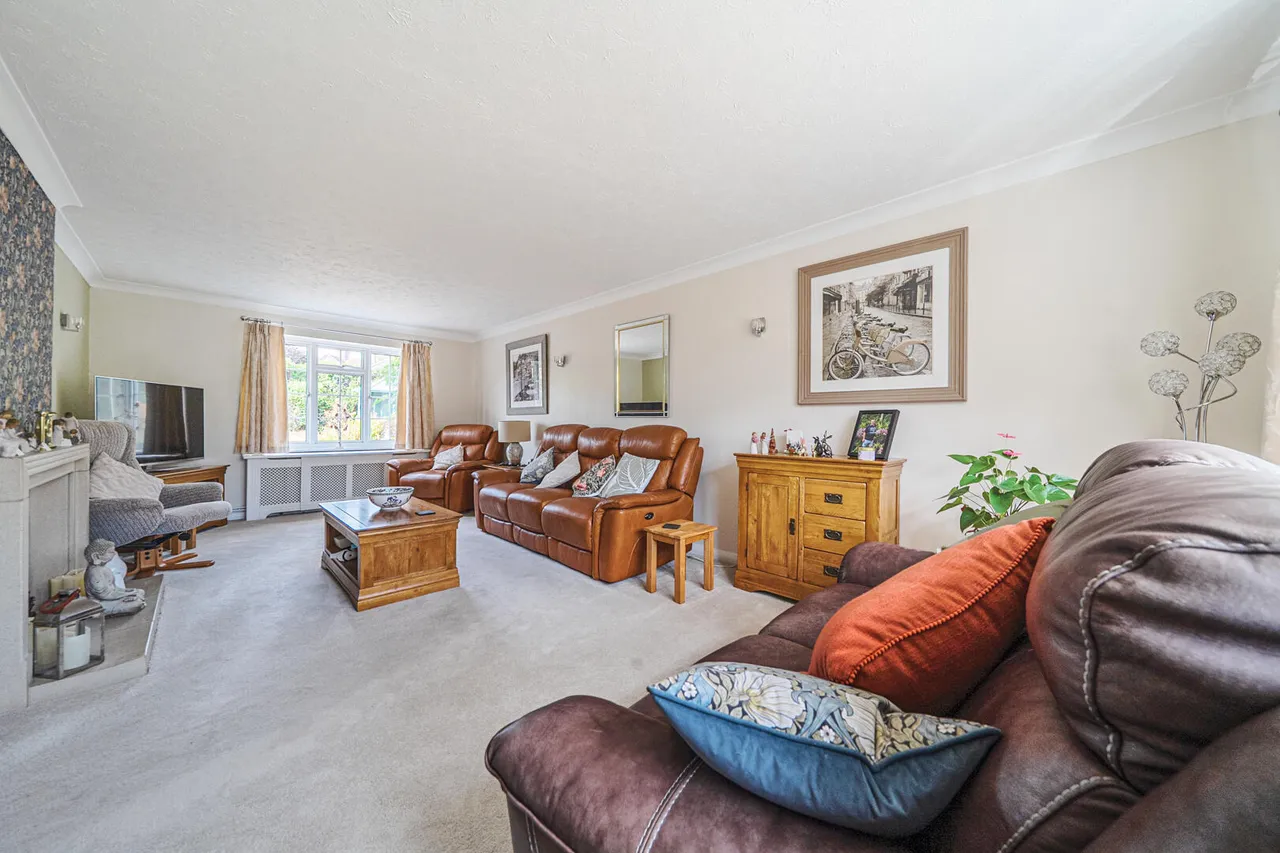Walden Lodge Close, Devizes, SN10, photo 4