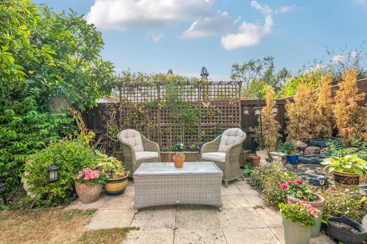 Walden Lodge Close, Devizes, SN10, photo 11