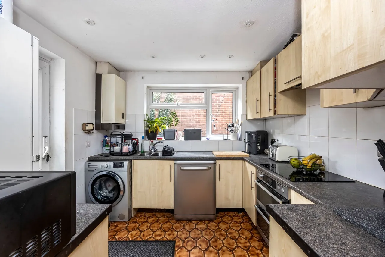 Collingwood Road, Horsham, RH12, photo 2