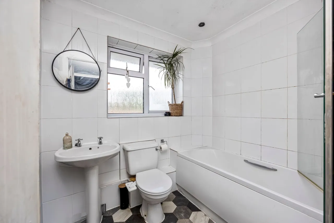 Collingwood Road, Horsham, RH12, photo 14