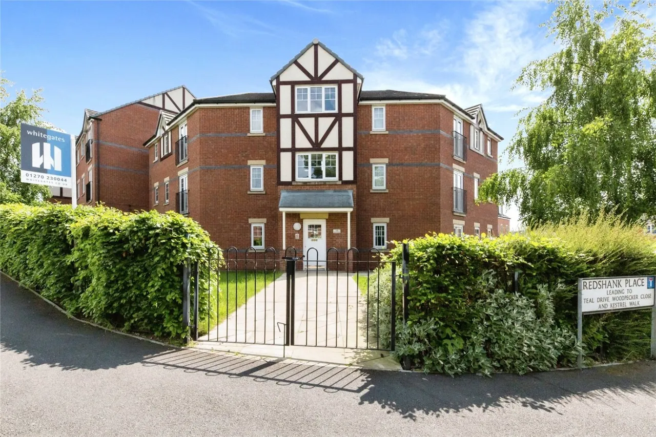 2 bed flat for sale, Moss Lane, Sandbach, CW11