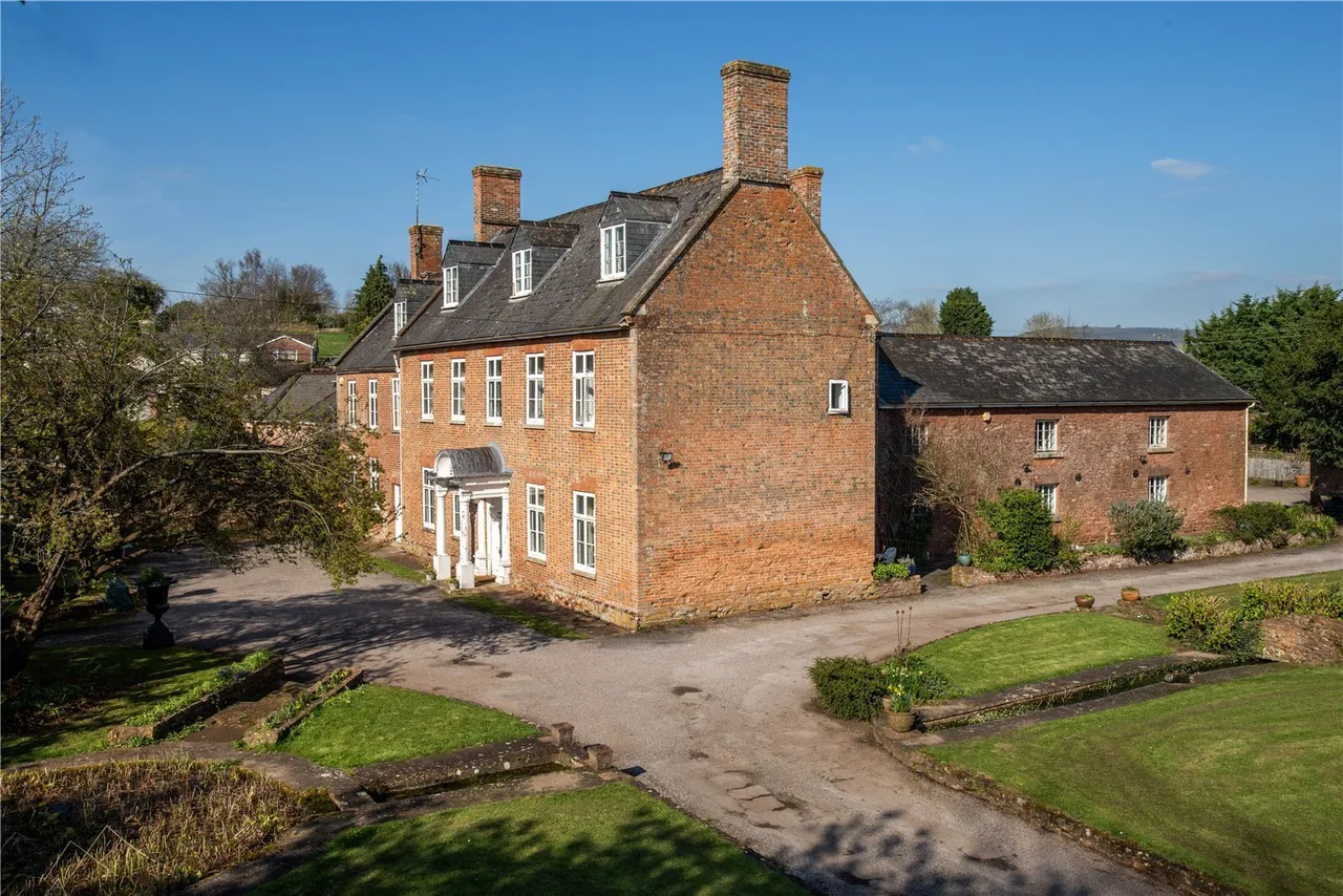 8 bed flat for sale, Ash Priors, Taunton, TA4