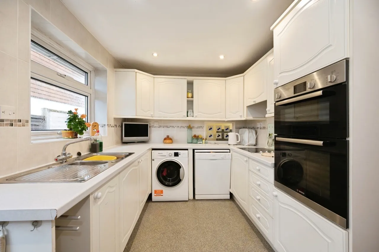 Goldring Close, Hayling Island, PO11, photo 5