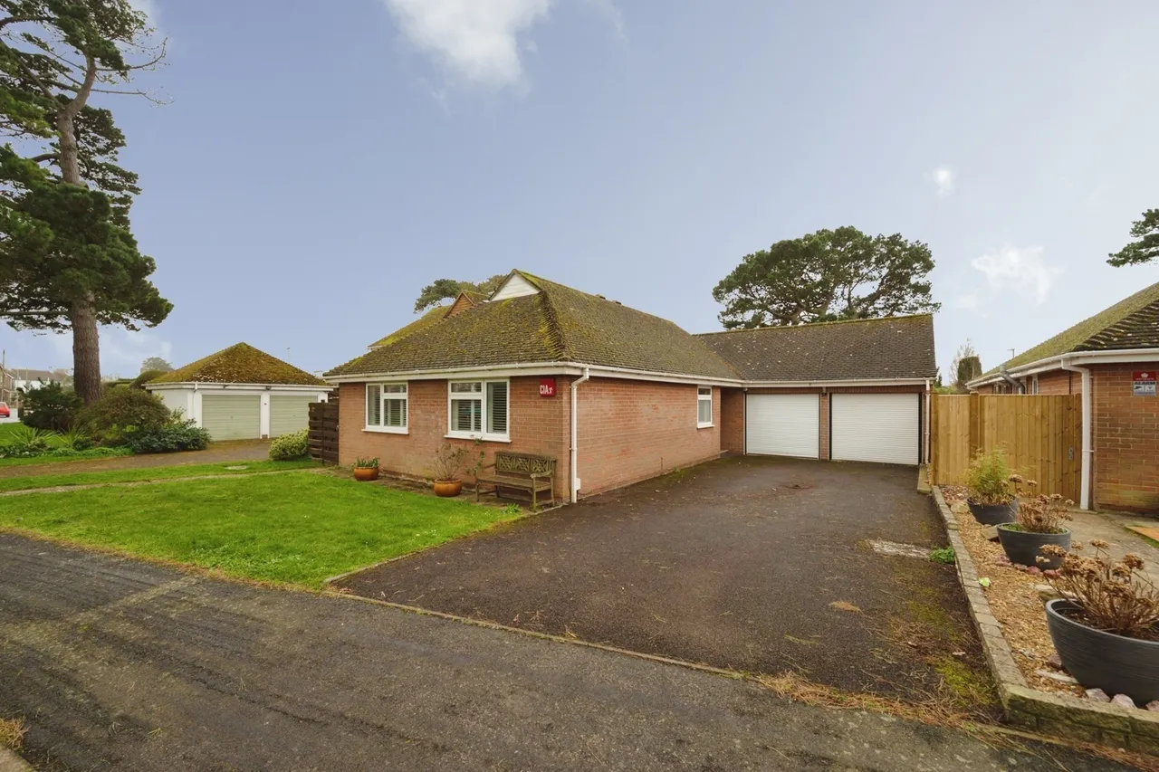 3 bed house for sale, Goldring Close, Hayling Island, PO11