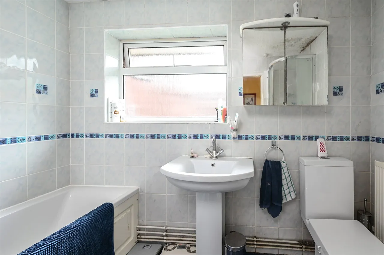 Harpers Road, Ash, Guildford, Surrey, GU12 6BX, photo 8