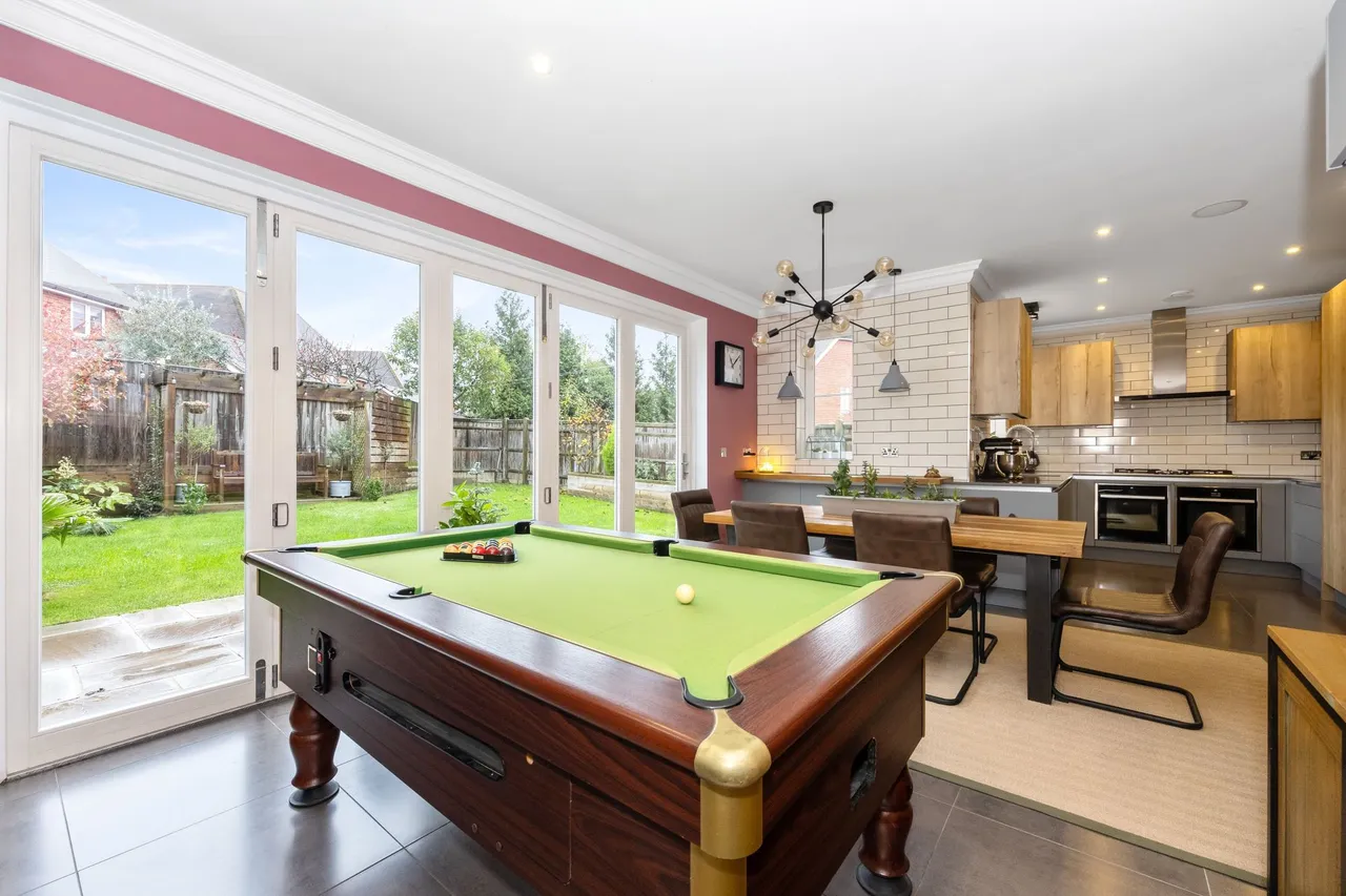 River Walk, Horsham, RH12, photo 2