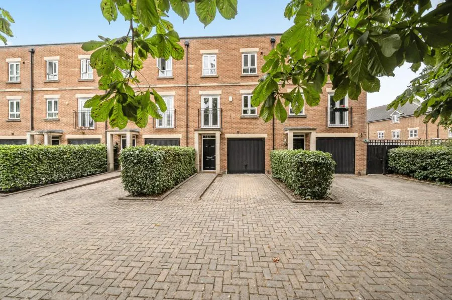 4 bed house for sale, Denman Drive, Newbury, RG14
