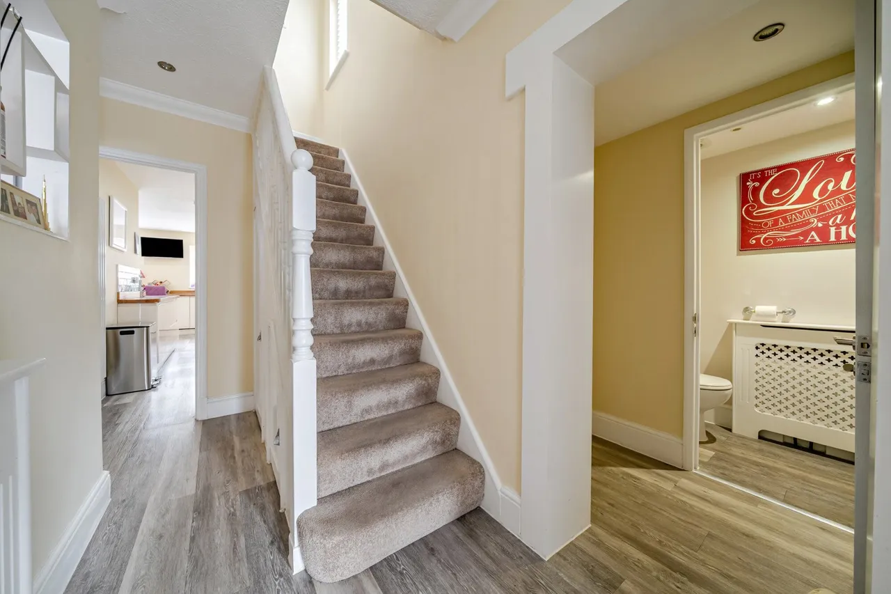 Axminster Crescent, DA16, photo 12