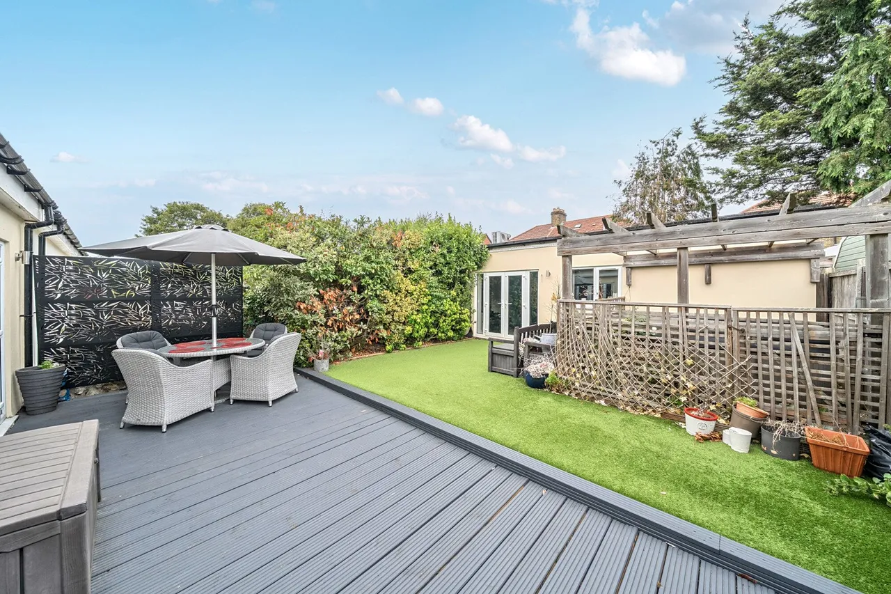 Axminster Crescent, DA16, photo 10