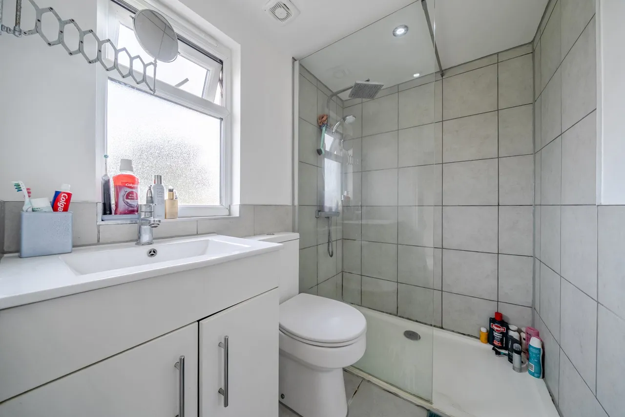 Axminster Crescent, DA16, photo 16