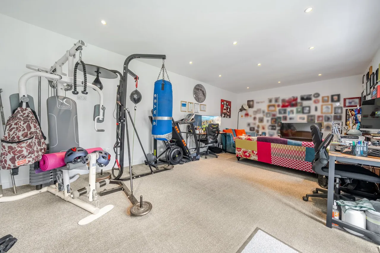 Axminster Crescent, DA16, photo 11
