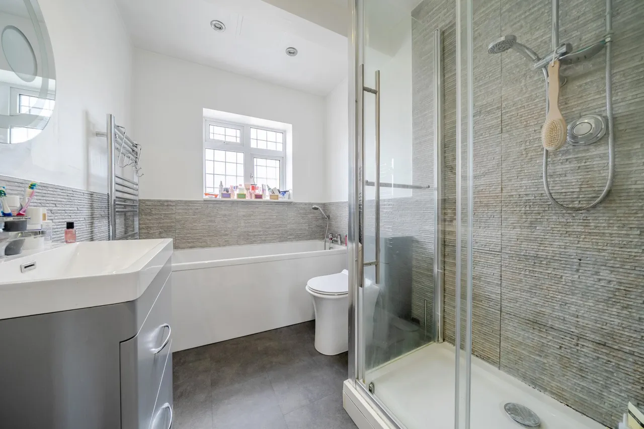 Axminster Crescent, DA16, photo 9