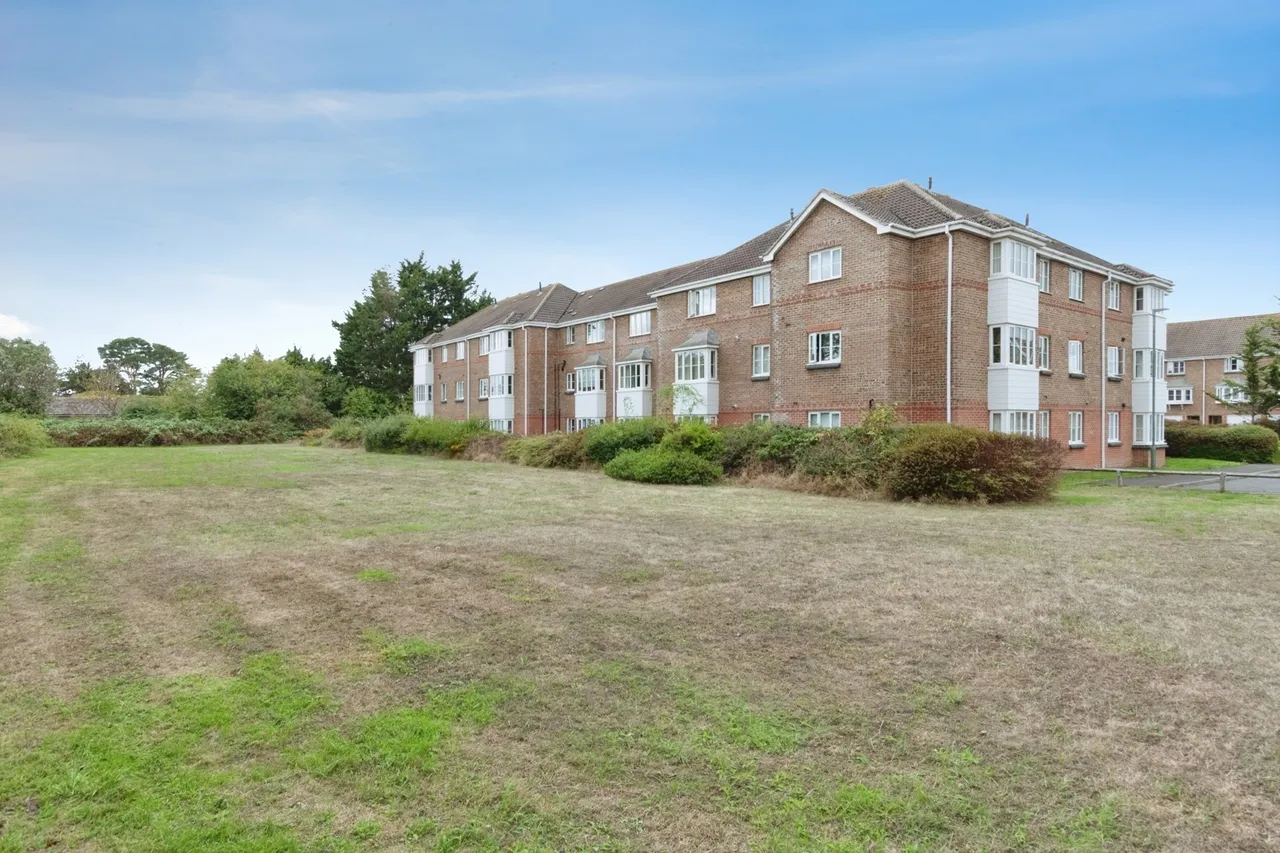 1 bed flat for sale, Saffron Way, Knighton Heath, BH11