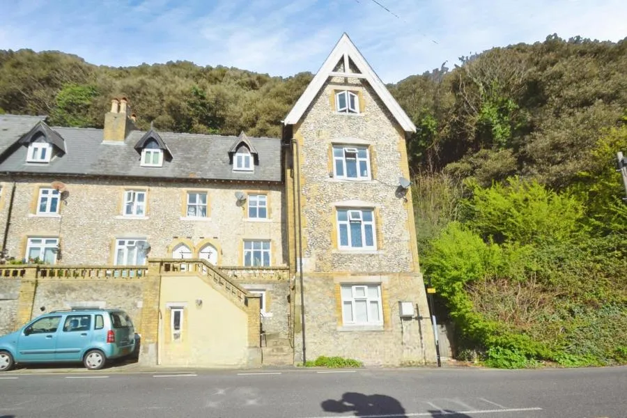 3 bed house for sale, Mitchell Avenue, Ventnor, PO38