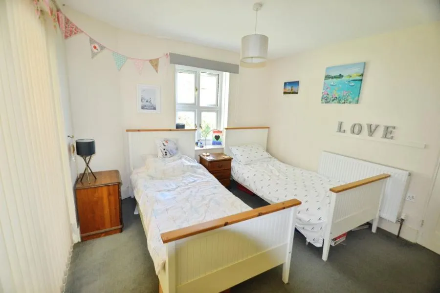 Mitchell Avenue, Ventnor, PO38, photo 8