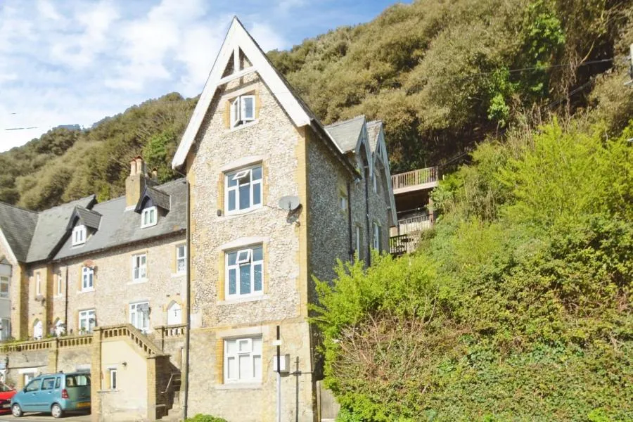 Mitchell Avenue, Ventnor, PO38, photo 11