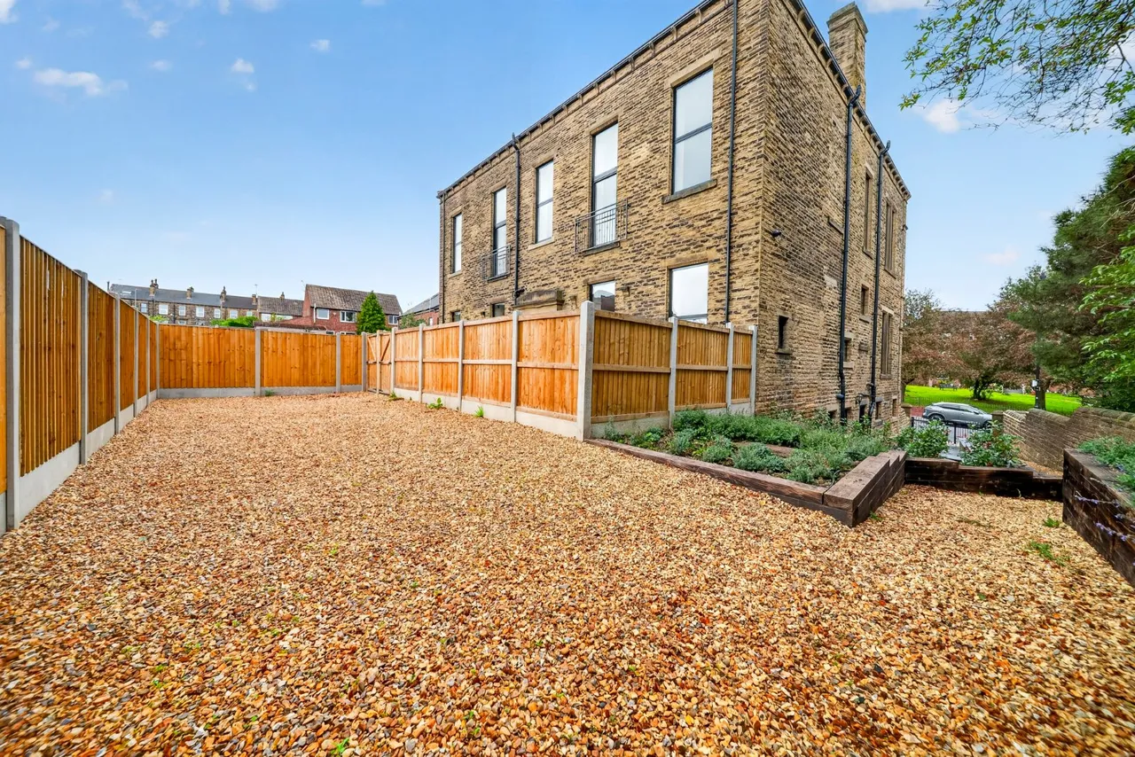 Old Road, Farsley, LS28, photo 14