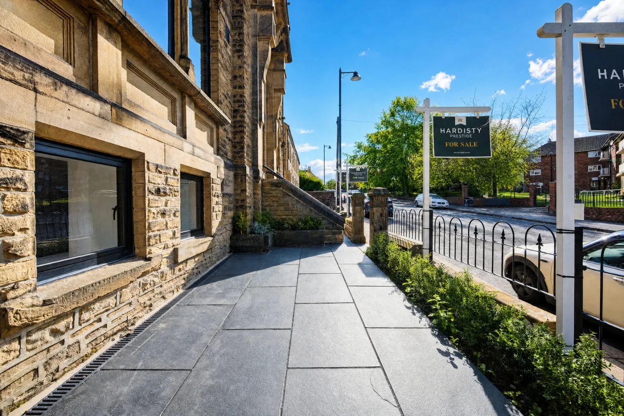 Old Road, Farsley, LS28, photo 15