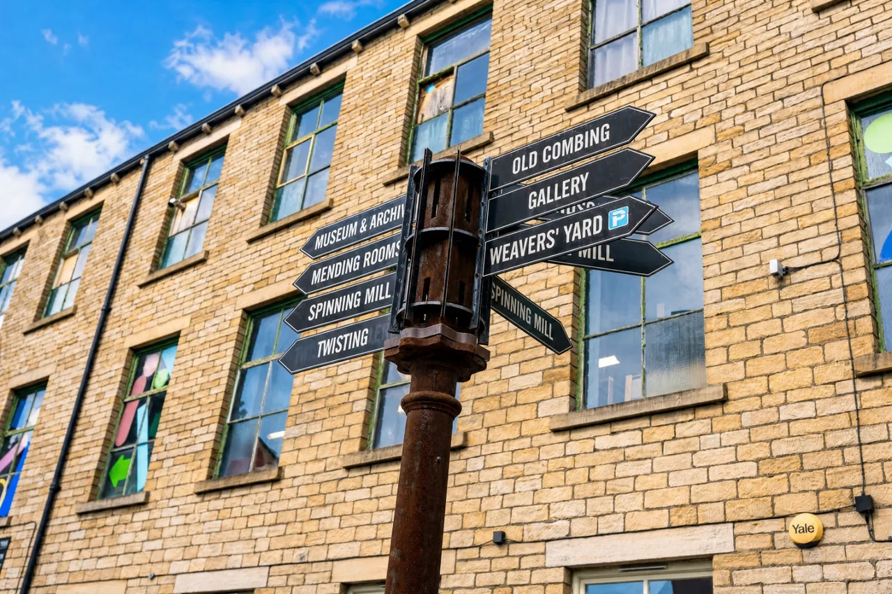 Old Road, Farsley, LS28, photo 25