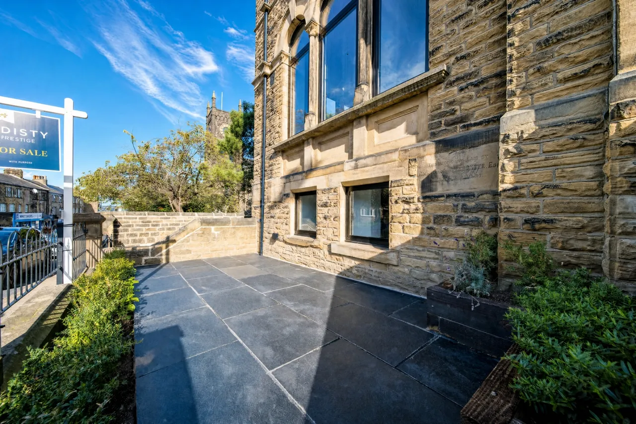 Old Road, Farsley, LS28, photo 18