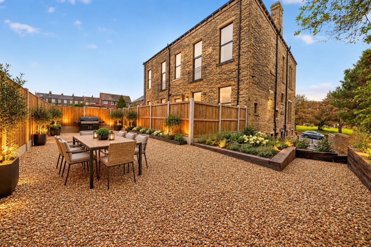 Old Road, Farsley, LS28, photo 13