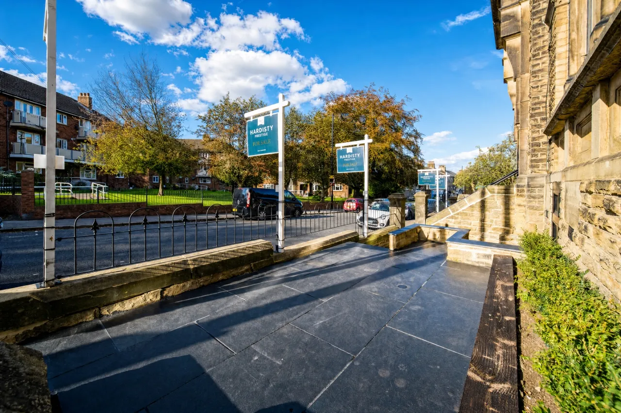 Old Road, Farsley, LS28, photo 17