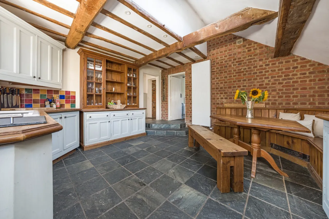 Redlands Lane, Ewshot, GU10, photo 9