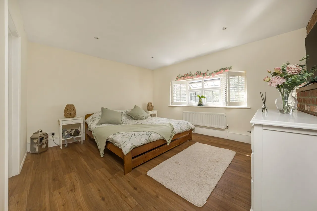 Redlands Lane, Ewshot, GU10, photo 16