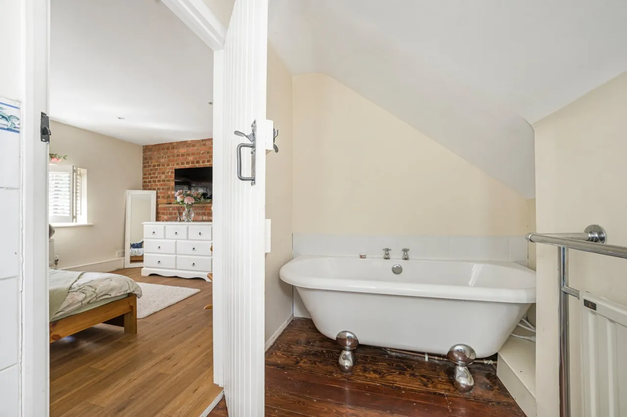 Redlands Lane, Ewshot, GU10, photo 20
