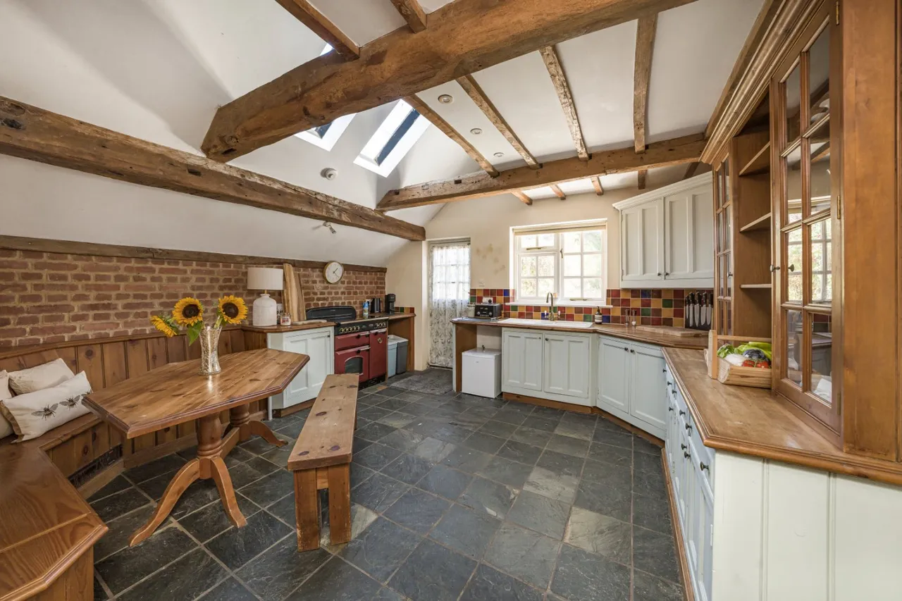 Redlands Lane, Ewshot, GU10, photo 8