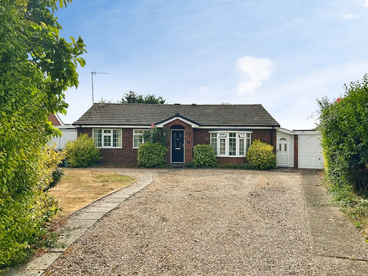 3 bed house for sale — Dovehouse Drive, Wellesbourne, Warwick