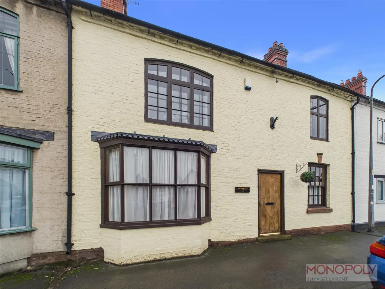 4 bed flat for sale, High Street, Overton, LL13