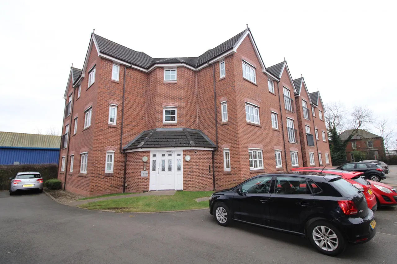 2 bed flat to rent, Hendeley Court, Burton upon Trent, DE14