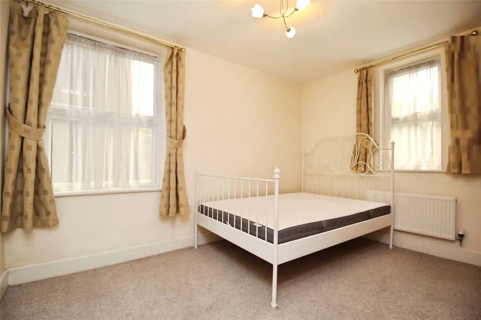 Vicarage Road, Egham, Surrey, TW20, photo 4