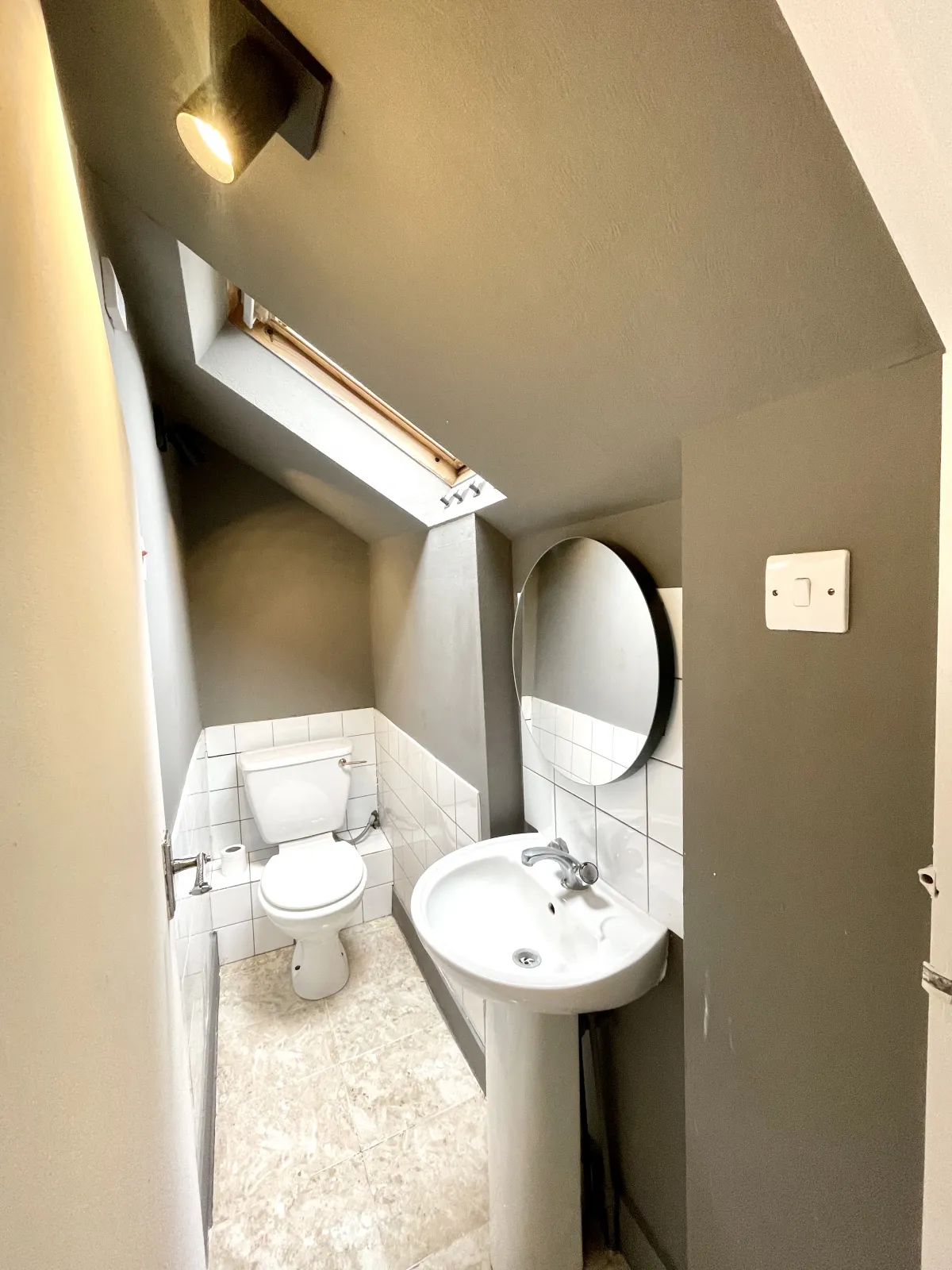 Green Lanes, N13, photo 2