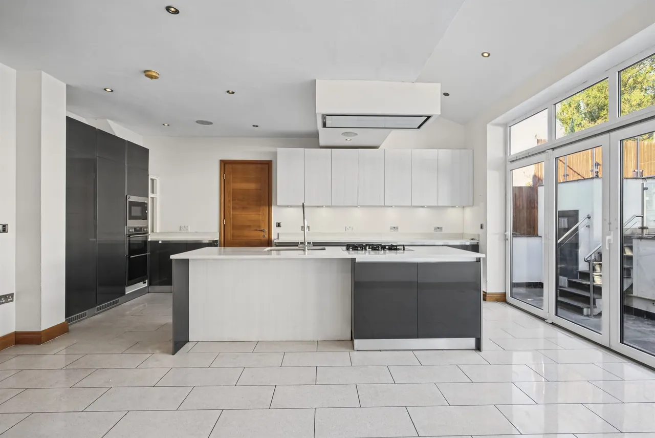 Alexander Avenue, London, NW10, photo 33