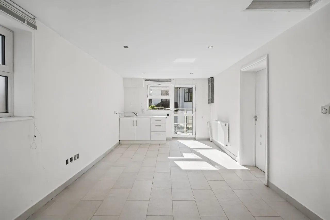 Alexander Avenue, London, NW10, photo 19