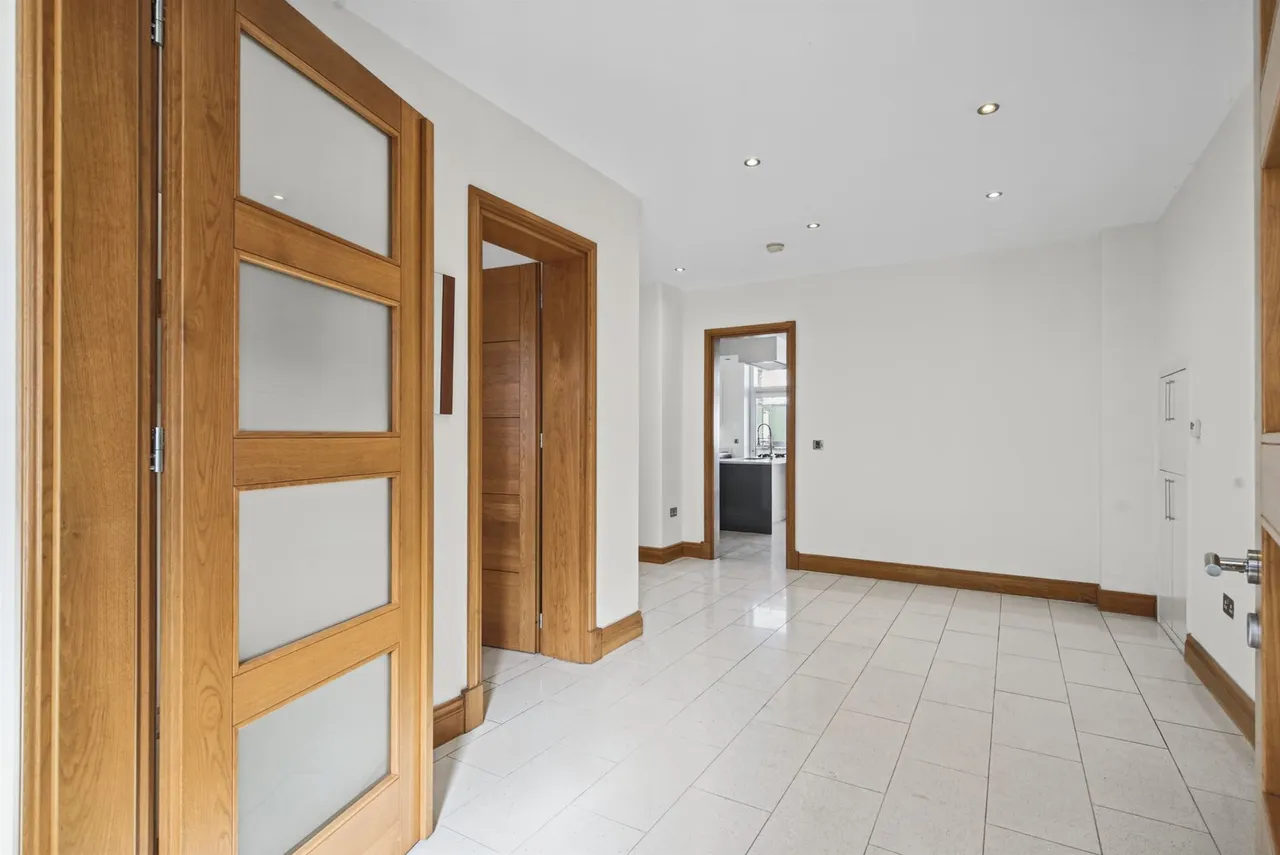 Alexander Avenue, London, NW10, photo 31