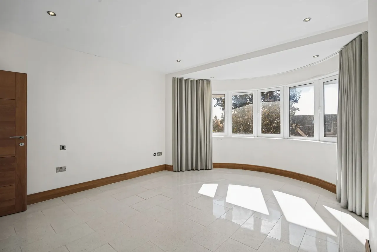 Alexander Avenue, London, NW10, photo 28