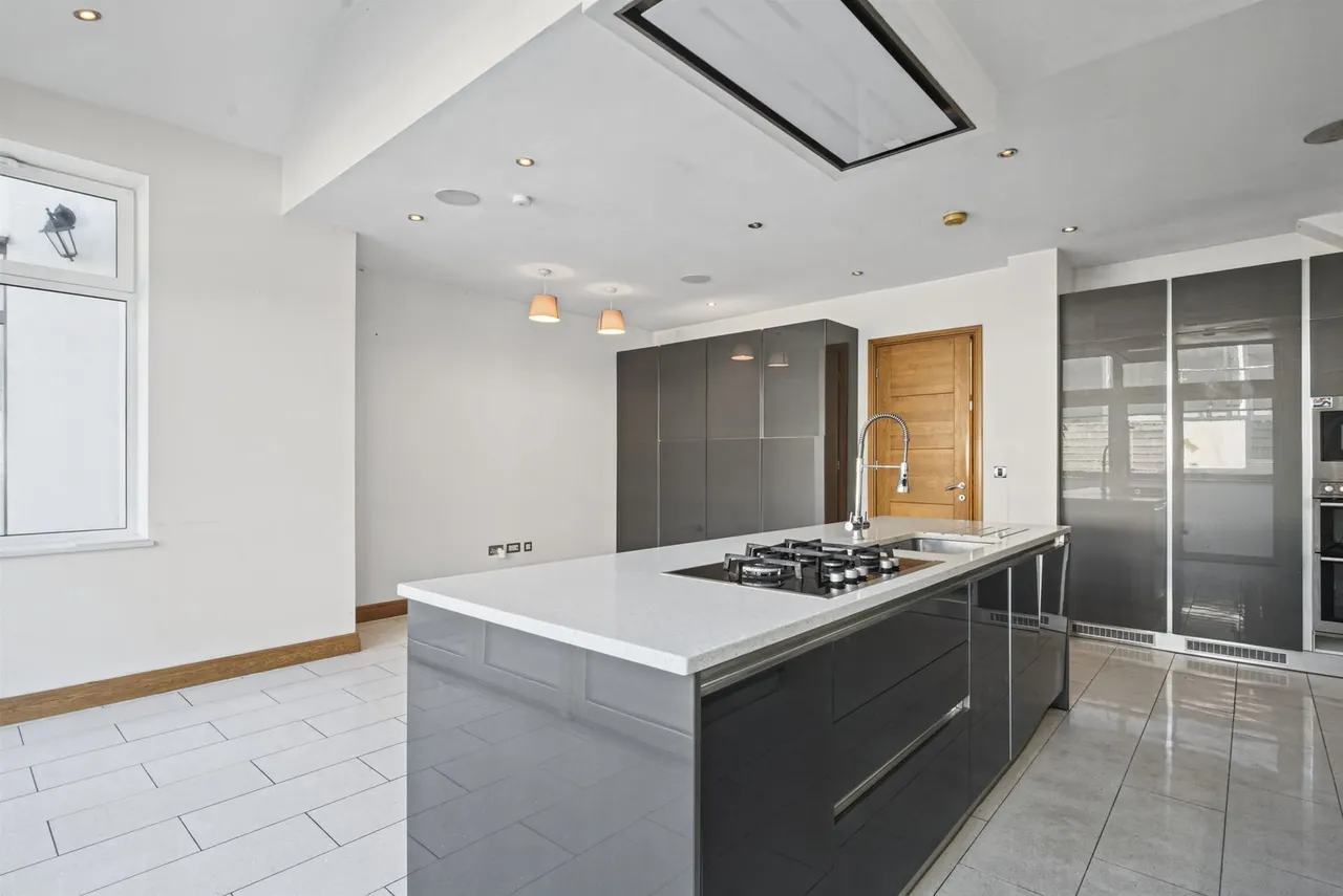 Alexander Avenue, London, NW10, photo 26