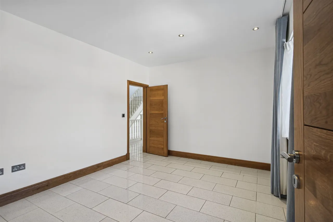 Alexander Avenue, London, NW10, photo 24