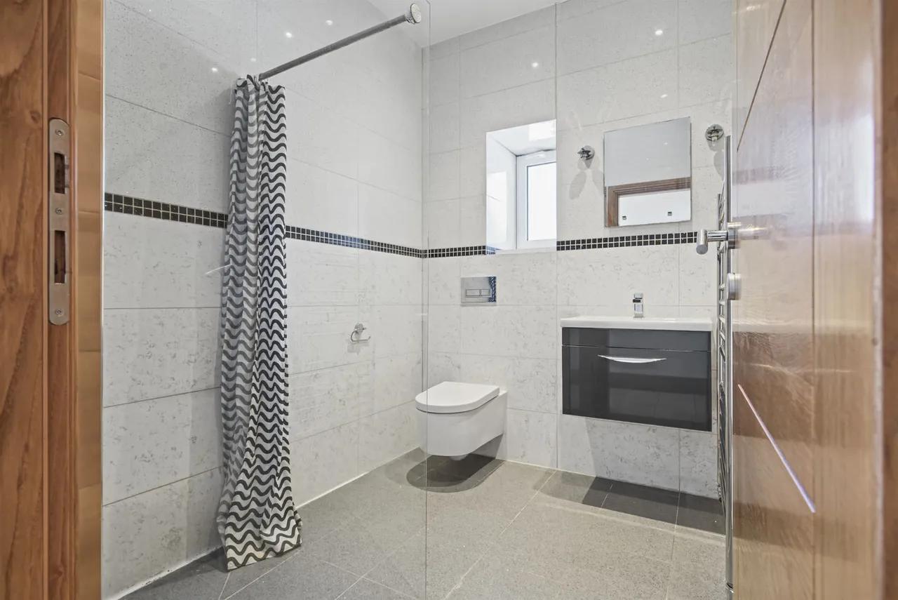 Alexander Avenue, London, NW10, photo 14