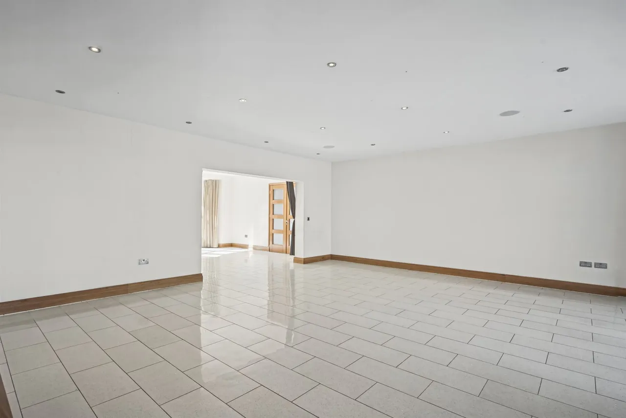 Alexander Avenue, London, NW10, photo 21