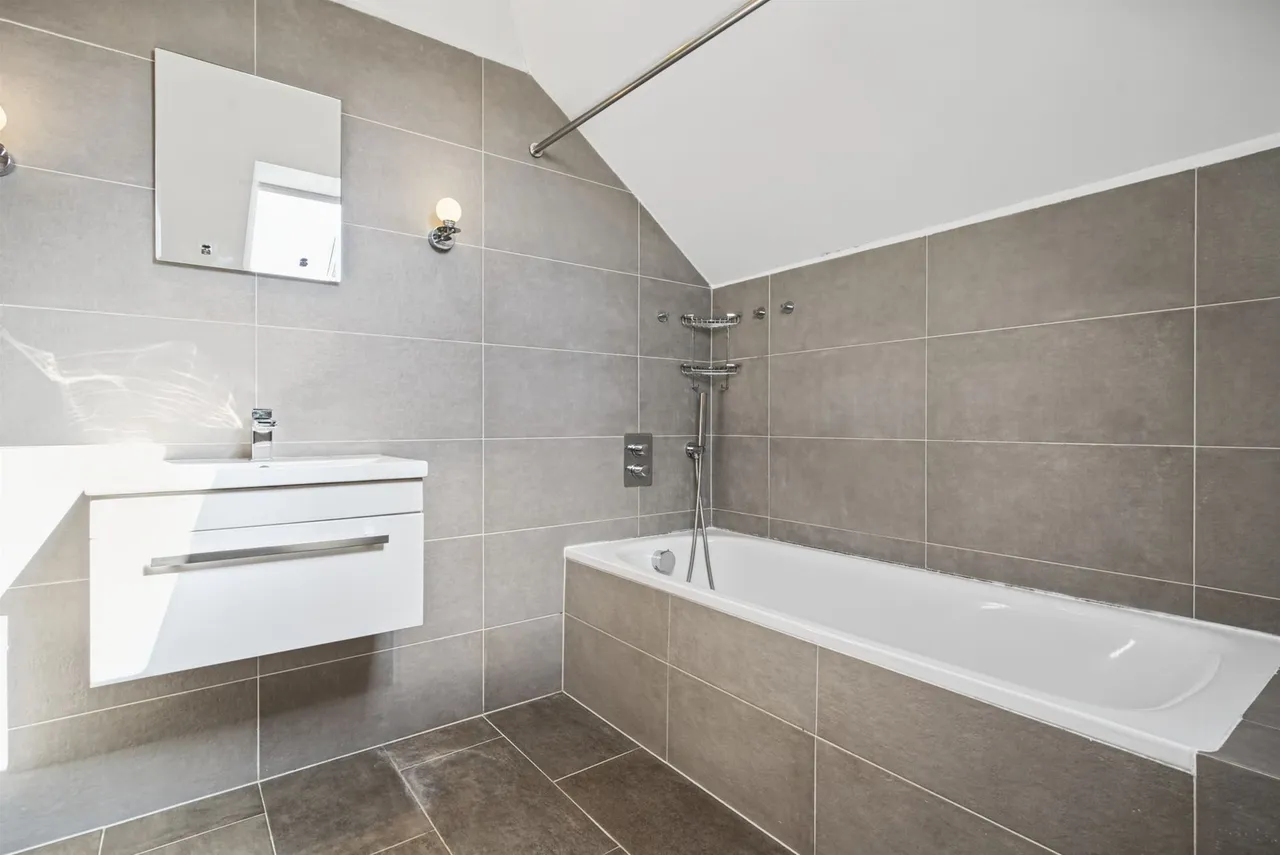 Alexander Avenue, London, NW10, photo 7