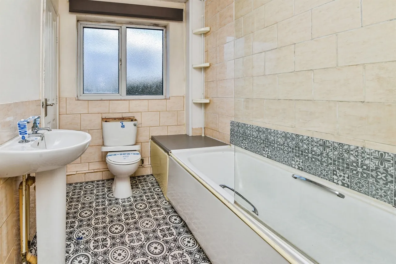 Chestnut Close, Frome, BA11, photo 13