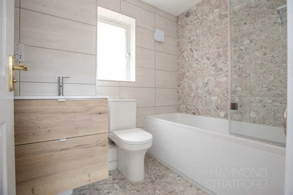Balmoral Close, Attleborough, photo 17