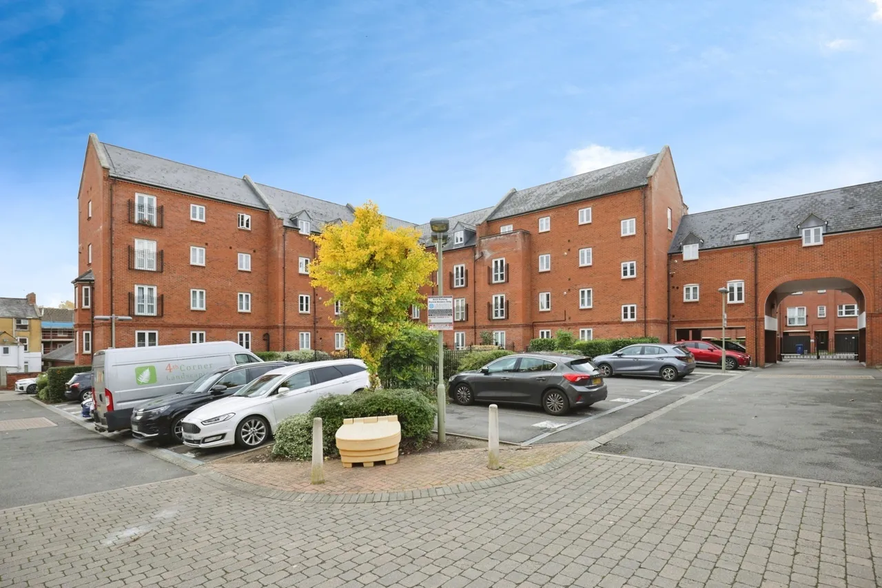 2 bed flat for sale — Cherwell Court, Britannia Road, Banbury, Oxfordshire, OX16