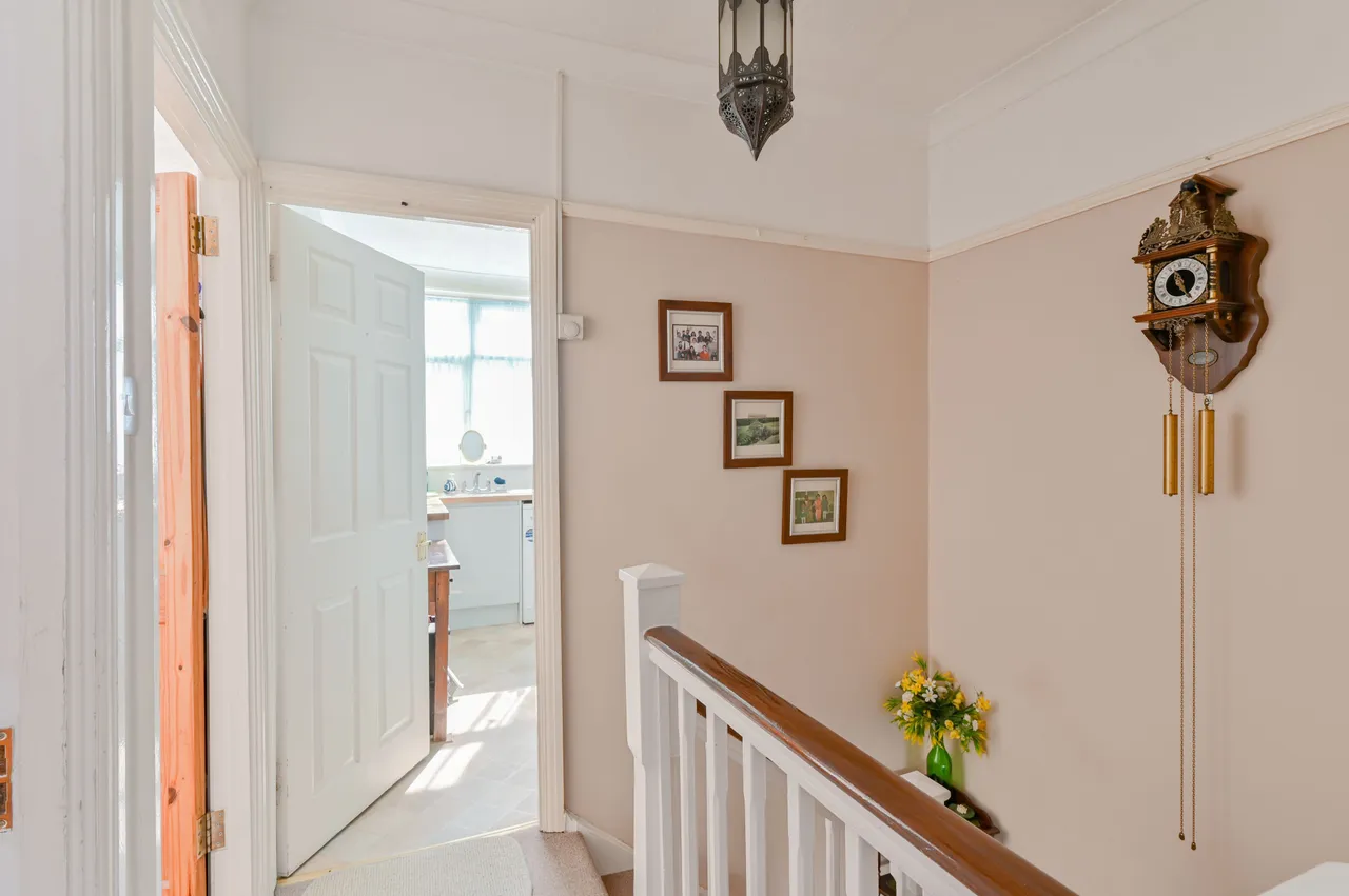 2 bed flat for sale — 185a Streatham Road, Mitcham